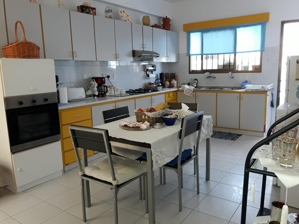 Shared Top 1St Floor Villa Limassol Exterior photo